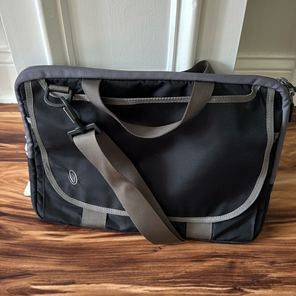 Timbuk2 laptop case size small